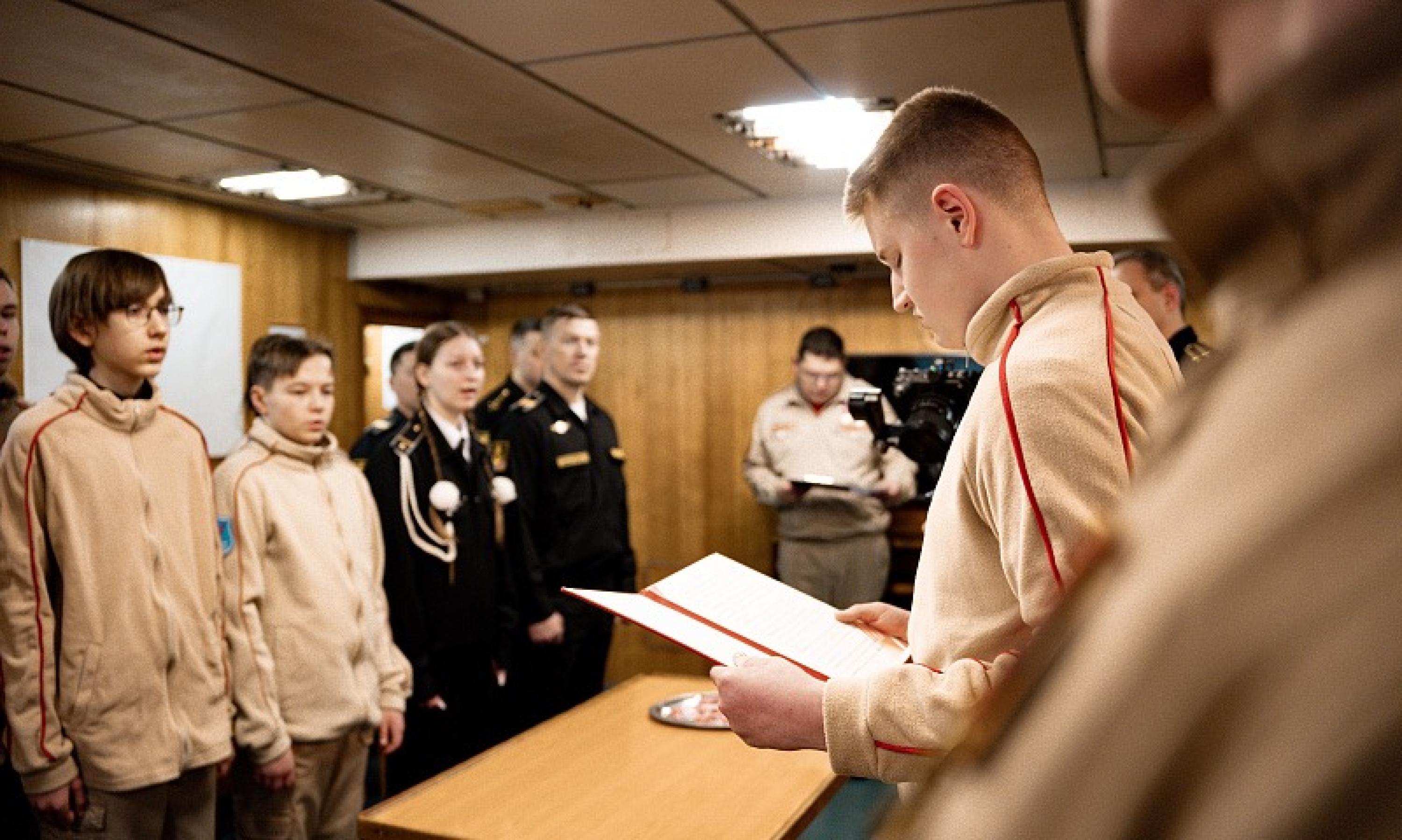 В Северодвинске на борту подлодки школьники приняли клятву юнармейца